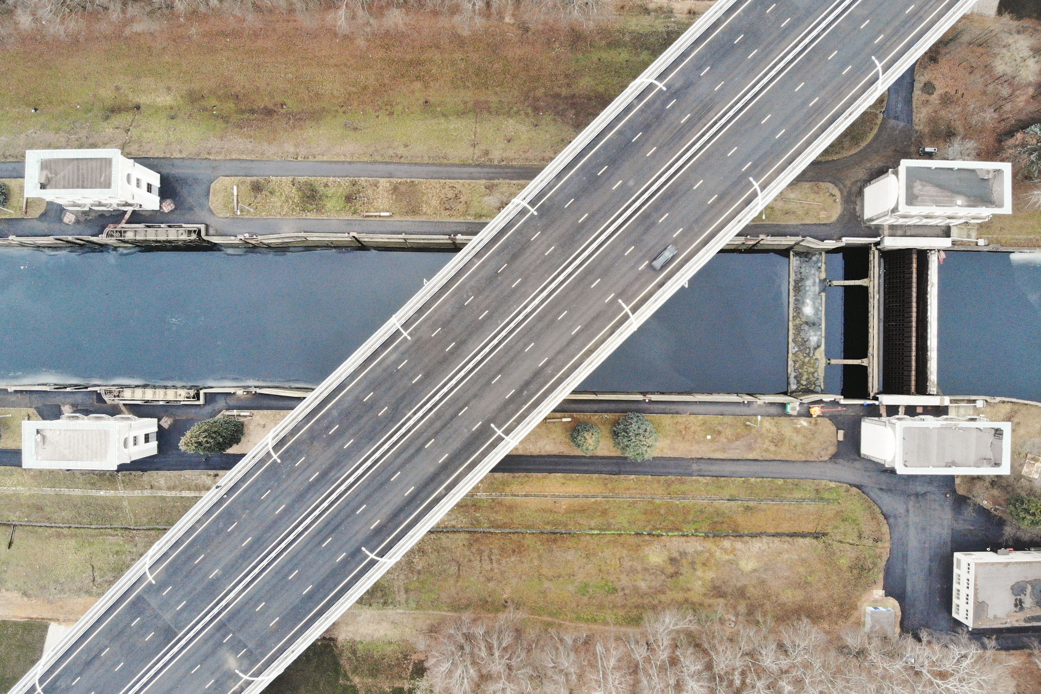 мост через канал москвы