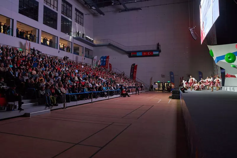 Изображение #2 для статьи «Москва: Крупнейший в России центр скалолазания открылся в Москве на базе ЦСКА»