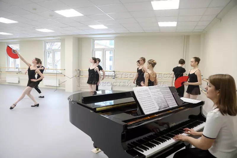 Картинка 3 для новости «МГХУ им Л.М.Лаврового: Состоялось торжественное открытие нового здания МГХУ им Л»