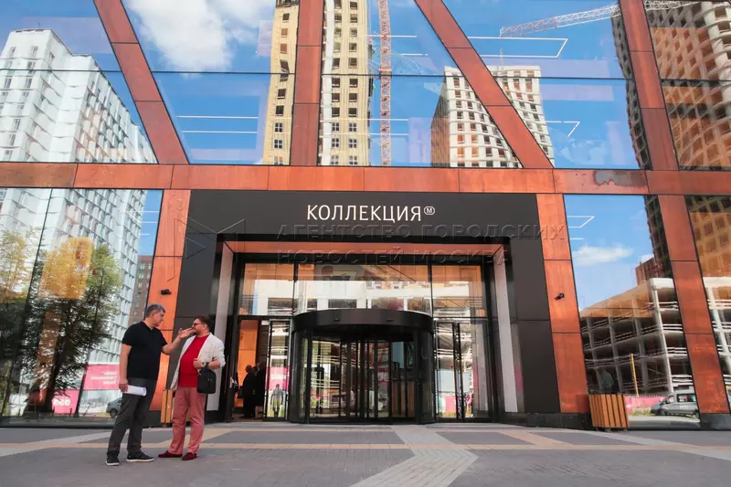 Изображение 18 для «В Москве появился музейно выставочный центр в виде медно стеклянного куба»