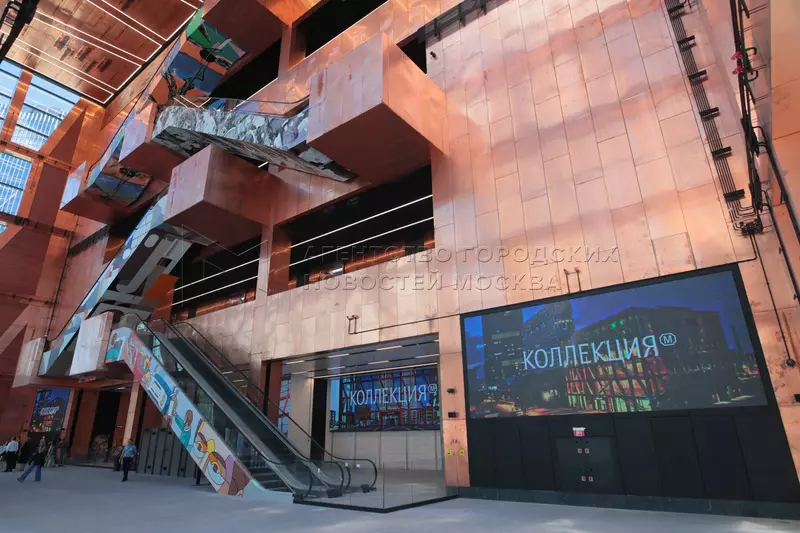 Картинка 20 для статьи «В Москве появился музейно выставочный центр в виде медно стеклянного куба»