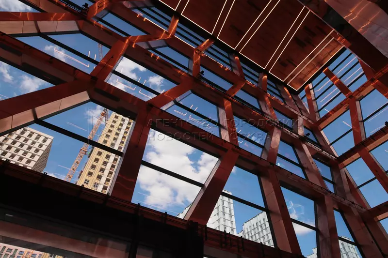 #11 для новости «В Москве появился музейно выставочный центр в виде медно стеклянного куба»