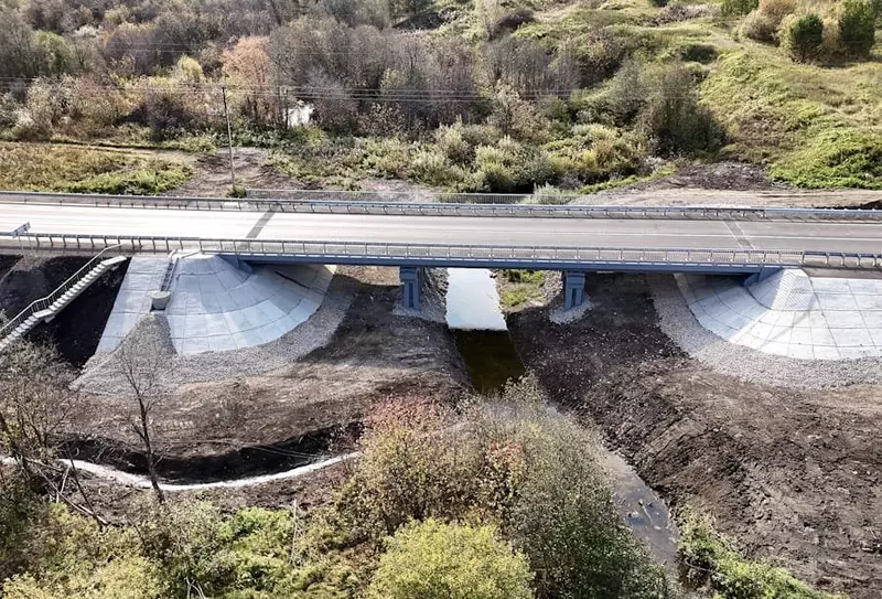 В Свердловской области завершен капитальный ремонт моста через реку Межницу