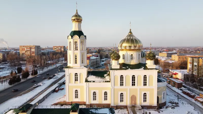 Фото №2 для поста «Спорт: В Бузулуке прошла церемония освящения Свято Троицкого кафедрального собора»