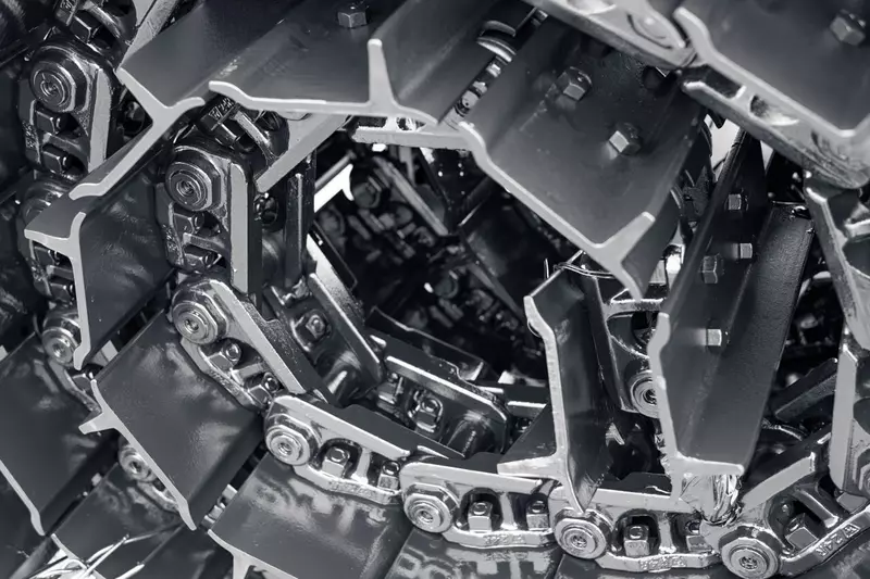 Южноуральское предприятие запустило производство премиальной линейки гусениц