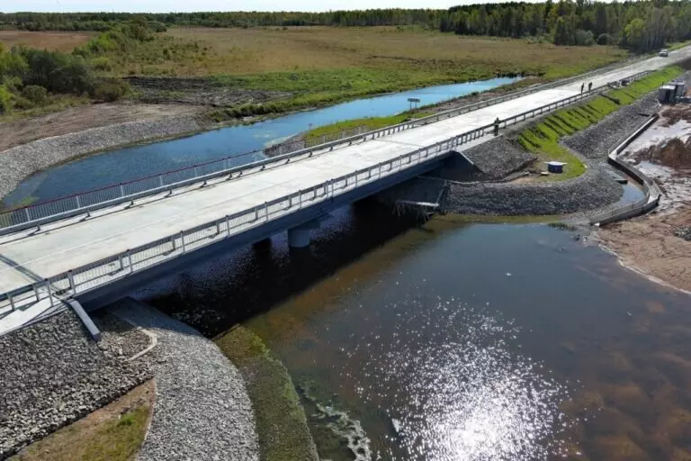 По реконструированному мосту в Амурской области запущено движение автотранспорта