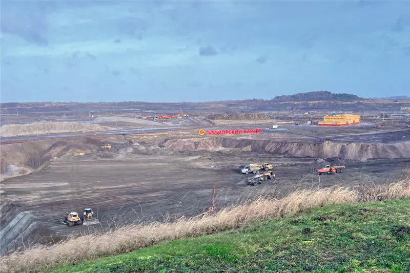 Иллюстрация #2 для «Калининградская область: Янтарный комбинат открыл новое здание транспортного цеха на въезде в Приморский карьер»