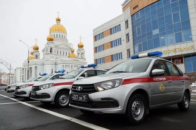 Регионы России получили новые машины скорой помощи и полицейские автомобили