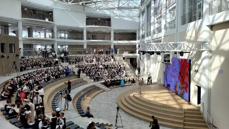 Фото 2 для публикации «Воронежская область: В Воронеже открылась самая большая школа России»