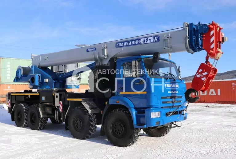 На ГАКЗ создан первый тяжелый автокран из отечественной стали