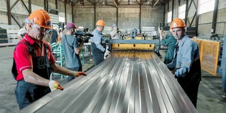 В Мариуполе открылась первая очередь завода по производству профлиста из оцинкованной стали