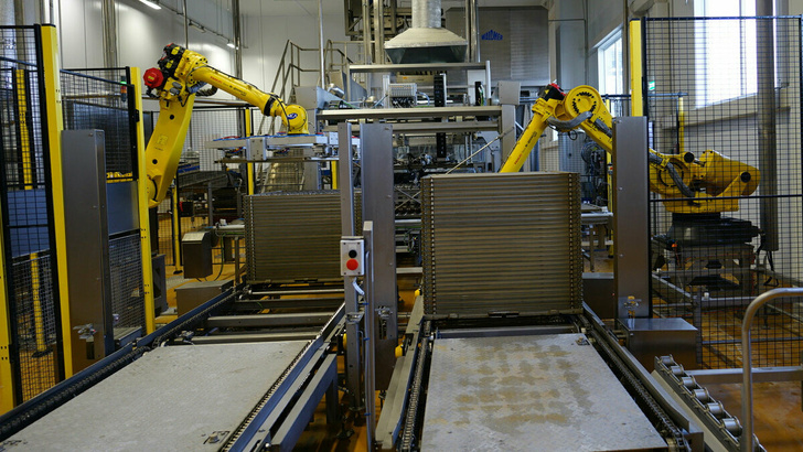 Роботизированная линия фасовки на заводе «Мираторг», фото автора.