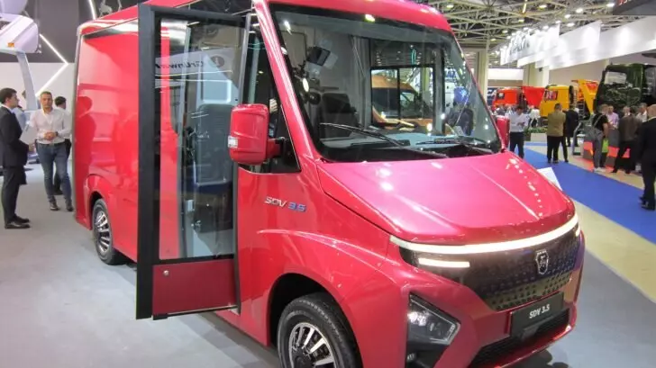 В России начинаются испытания универсального автомобиля для служб доставки