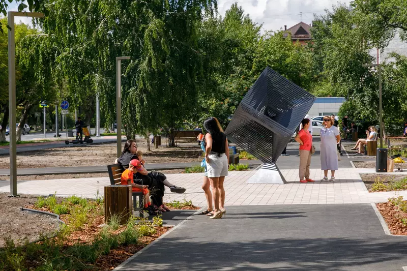 Изображение #5 для новости «В Тюмени торжественно открыли обновленный сквер Болгаро Советской дружбы»