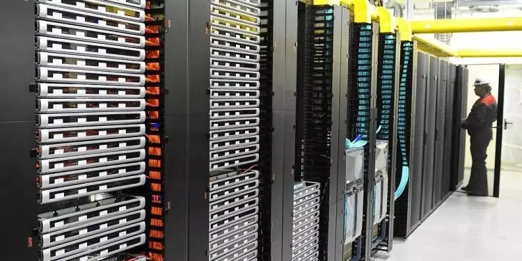 Изображение #1 для поста «Перспективные разработки: В России разработали алгоритм для ускорения оптимизации работы систем ИИ»