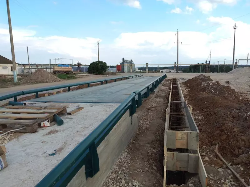 В Ленинском районе Тульской области 16 коллективных сельскохозяйственных предприятий, из них шесть крупных и 181 фермерское хозяйство (53,7 тыс. га земли, в том числе пашни — 41,2 тыс. га).-4