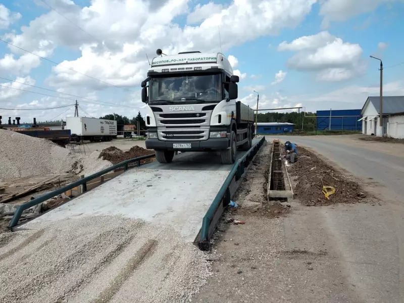 В Ленинском районе Тульской области 16 коллективных сельскохозяйственных предприятий, из них шесть крупных и 181 фермерское хозяйство (53,7 тыс. га земли, в том числе пашни — 41,2 тыс. га).-3