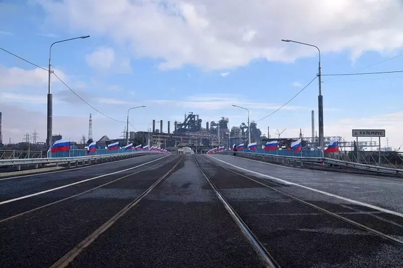 В Мариуполе открыт восстановленный мост возле Азовстали