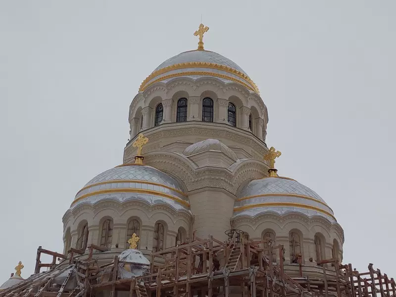 В Петербурге с храма иконы Божией Матери Милующая начали снимать леса после долгой реставрации