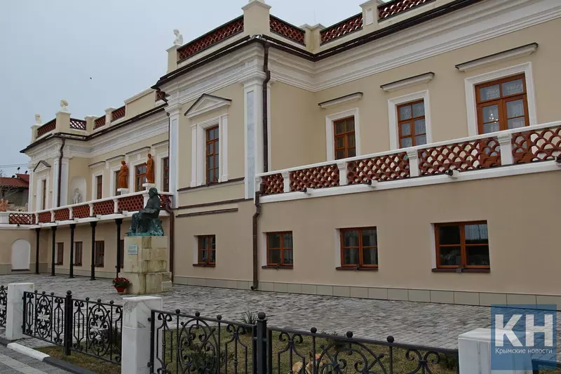 Фото 2 для публикации «Спорт: В Феодосии после реставрации открыли галерею имени Айвазовского»