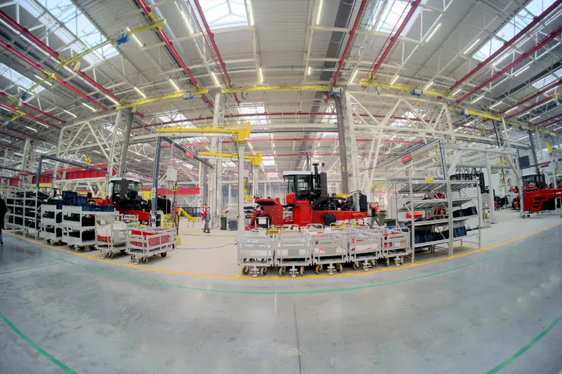 Новый тракторный завод Ростсельмаш. Конвейер.