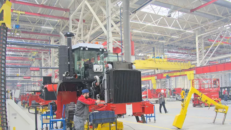 Новый тракторный завод Ростсельмаш. Сборка трактора 2000 серии.