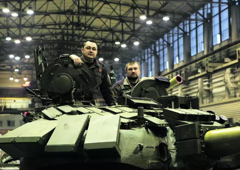 Российские танки начали серийно оснащать системами РЭБ против беспилотников