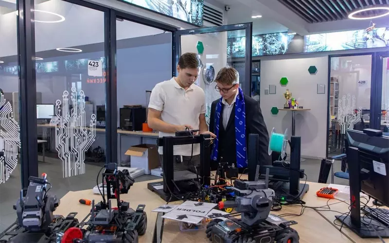 Более 1 4 тысячи станков с ЧПУ установили в московских школах в 2024 году