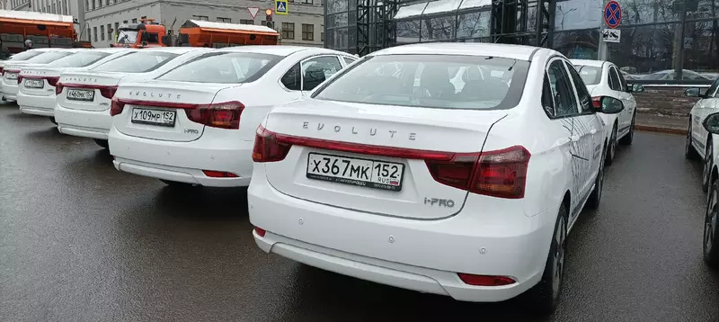 Картинка №2 для поста «спецтехника и логистика: Первое в России электрическое такси запустили в Нижнем Новгороде»