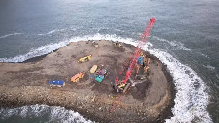 Уложены первые 80 км