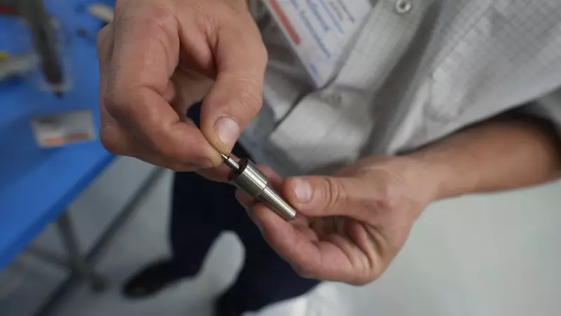 Игла в корпусе – зазор максимум 2 микрона.