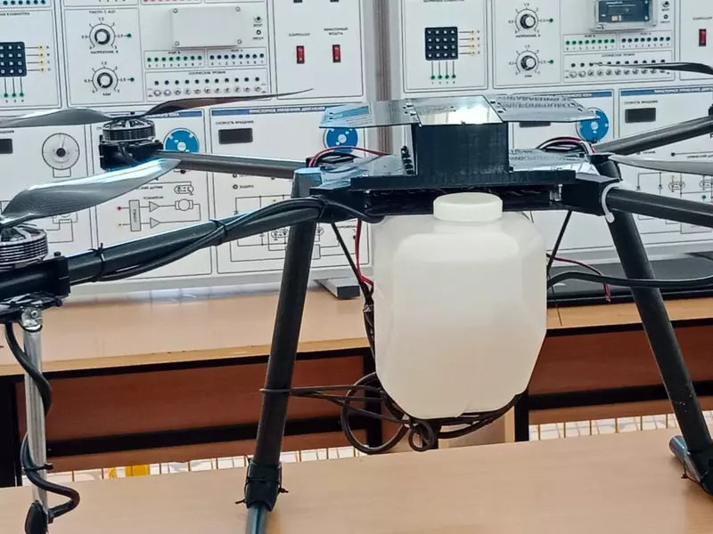 Инновационный дрон коммунальщик о борьбе с обледенением крыш задумались в КБГУ