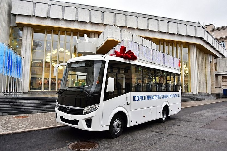 «Группа ГАЗ» и Министерство транспорта РФ подарили автобус Санкт-Петербургскому Дворцу творчества юных