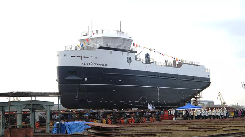На Верфи братьев Нобель в Ярославской области прошел спуск на воду нового краболовного судна
