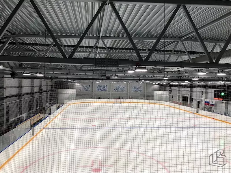В Рощино Ленинградской области открыла двери новая ледовая арена и реконструированный стадион