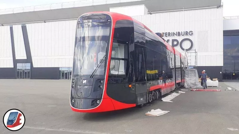 Фото №8 для новости «В Екатеринбурге к выставке Иннопром представили новый трехсекционный трамвай 71 233 Синара»