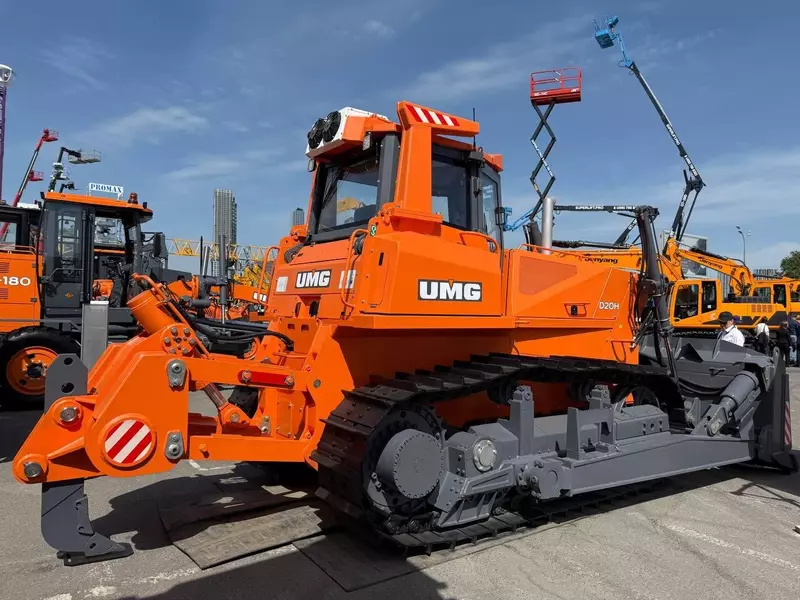 #3 для новости «Челябинские строительно-дорожные машины: Новый российский бульдозер 20 запущен в производство»