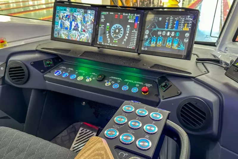 Фото #4 для «Москва: Тихий удобный автономный в столицу приехал первый трамвай новой модели»