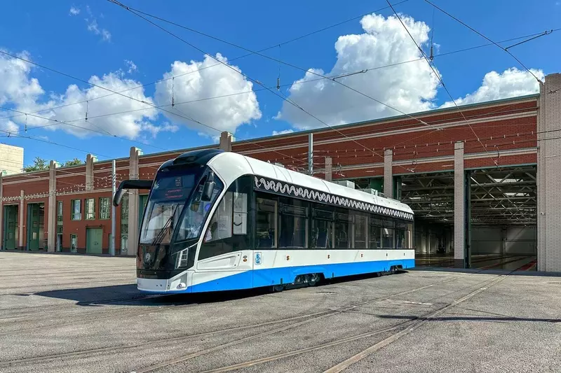 Изображение №2 для «спецтехника и логистика: Тихий удобный автономный в столицу приехал первый трамвай новой модели»