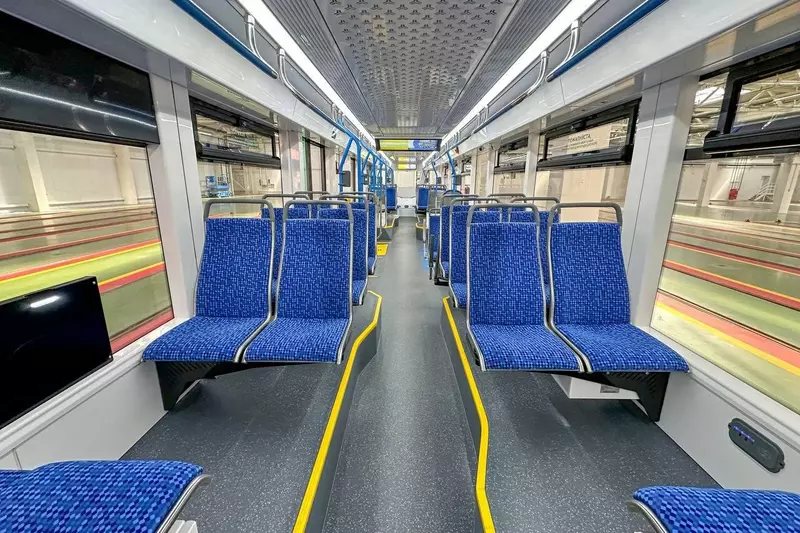 Иллюстрация 3 для «трамвай Львенок: Тихий удобный автономный в столицу приехал первый трамвай новой модели»