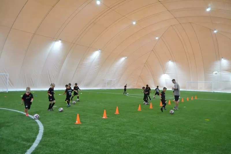 Картинка 3 для поста «Ставропольский край: В Георгиевске Ставропольского края открылся новый современный футбольный центр»