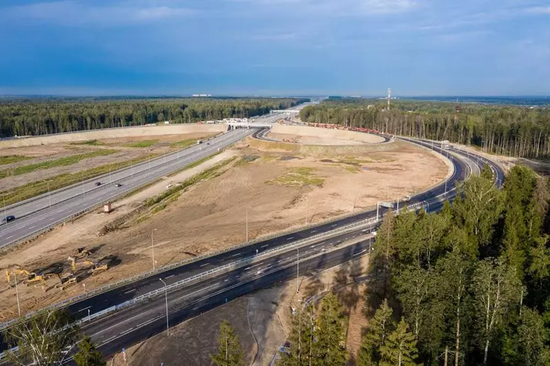 Фото #3 для статьи «Московская область: Автодор запустил движение по новой транспортной развязке трассы М 1 к парку Патриот»
