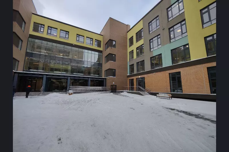 Новую школу на месте ветхого здания открыли в Новосибирске