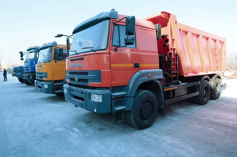 Фото №2 для поста «Челябинская область: В новом корпусе автозавода Урал в Миассе начали собирать кабины»