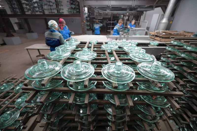 Изображение 2 для публикации «Челябинская область: В Южноуральске Челябинской области начал работу завод по производству стеклянных изоляторов»