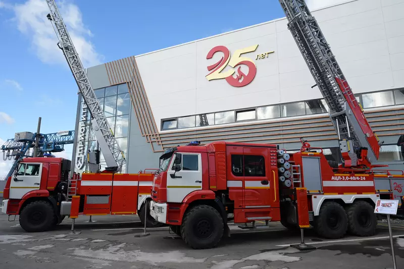 Изображение 2 для публикации «спецтехника и логистика: Противопожарная служба Челябинской области получила десять новых автоцистерн»