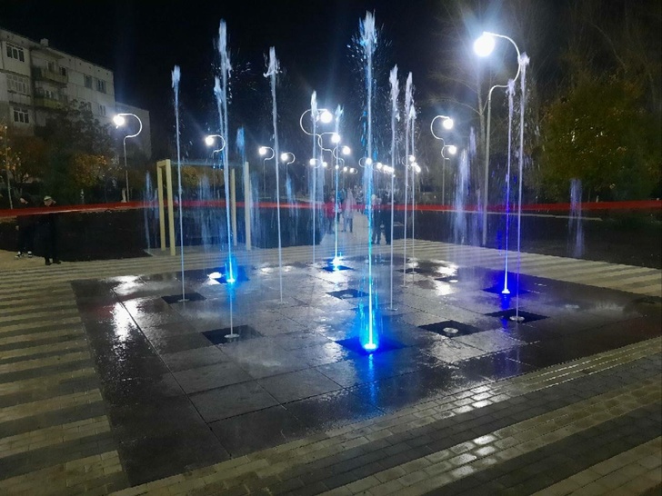 В Зугрэс и Харцызске ДНР открылись аллеи и цветные фонтаны