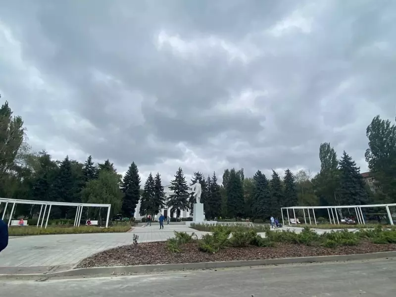 #4 для статьи «В Зугрэс и Харцызске ДНР открылись аллеи и цветные фонтаны»