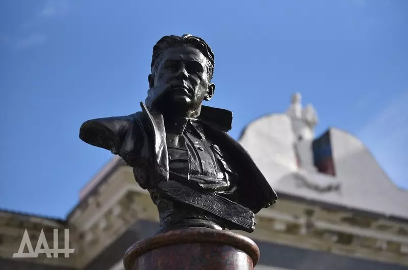 В Донецке открыли памятник разведчику Павлу Судоплатову ликвидатору Шухевича и Коновальца