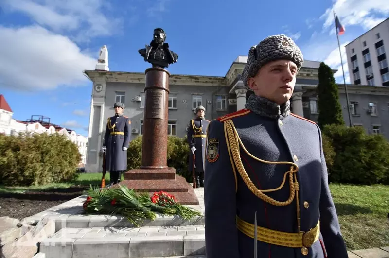 #2 для публикации «Спорт: В Донецке открыли памятник разведчику Павлу Судоплатову ликвидатору Шухевича и Коновальца»